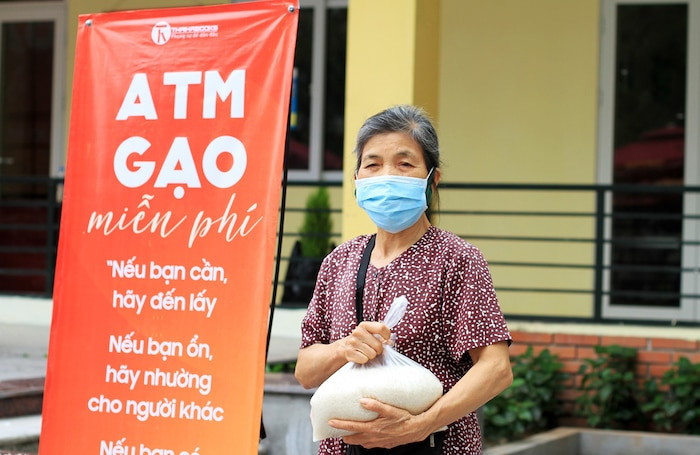 Không chỉ tại Hà Nội, TP HCM, ATM gạo đã được "nhân bản" và đặt tại các thành phố lớn khác ở Việt Nam Huế hay Đà Nẵng. Ảnh: Reuters.