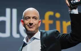 Không tích cực làm từ thiện như Bill Gates nhưng Bezos hỗ trợ khá nhiều cho Mary’s Place, một tổ chức tại Seattle đào tạo việc làm cho những người vô gia cư, và TheDream.US, hỗ trợ những người nhập cư không có giấy tờ đến Mỹ từ khi còn nhỏ.