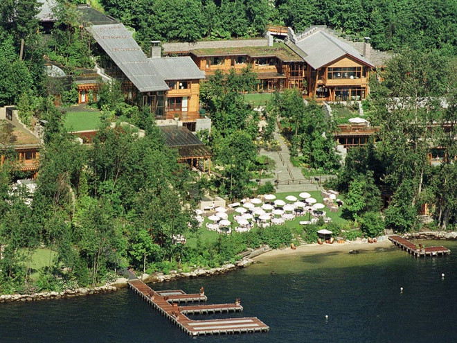 Một trong những bất động sản nổi tiếng nhất của ông nằm tại thành phố Medina, Washington (Mỹ) hiện có trị giá khoảng 125 triệu USD.