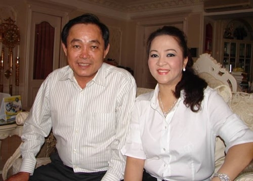 Thay vào đó, cậu bé chỉ chủ sở hữu của một quỹ thiện nguyện. Trong thời gian bé Hữu chưa đủ 18 tuổi, quỹ này sẽ do một hội đồng Giám sát quản lý gồm 12 người, trong đó 2 vị trí chủ chốt vẫn do ông Dũng và bà Hằng nắm giữ.