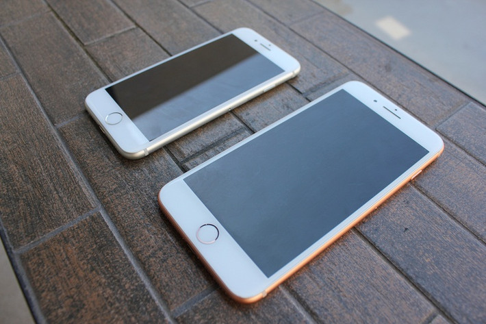 Lên kệ chính thức từ ngày 22/9 nhưng iPhone 8 Plus không nhận được quá nhiều sự quan tâm của người hâm mộ. Ảnh: Arstechnica.