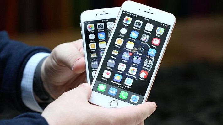 Theo phân tích số liệu Localytics, sau tuần đầu lên kệ, bộ đôi iPhone 8/iPhone 8 Plus chỉ chiếm khoảng 0,7% thị phần các mẫu iPhone, thấp nhất kể từ thời iPhone 5S năm 2013. Ảnh: CNBC.