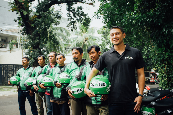 Go-Jek (lấy tên từ xe ôm ojek của Indonesia) là một ứng dụng gọi xe ôm tại Indonesia, được thành lập tháng 1/2015 bởi CEO có tên Nadiem Makarim. Ảnh: Wordpress.