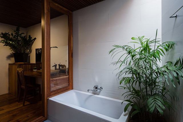Bồn tắm hiện đại.