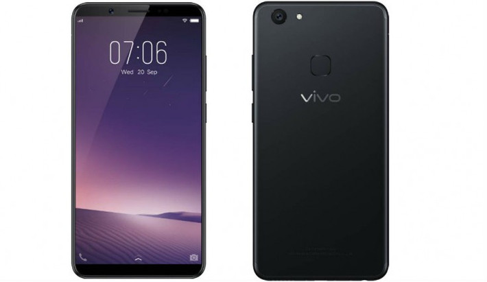 Vivo V7+ là chiếc smartphone đầu tiên thuộc phân khúc tầm trung sở hữu màn hình tràn viền. Màn hình của V7+ rộng 5,9 inch, tỉ lệ 18:9, độ phân giải HD+ 1.140 x 720 pixel. Ảnh: ProPakistani.