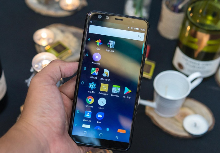 Mobiistar Prime X Max 2017 là chiếc điện thoại đầu tiên của Việt Nam sở hữu màn hình tràn viền tỉ lệ 18:9, kích thước 6 inch và độ phân giải HD+. Ảnh: Nghenhinvietnam.