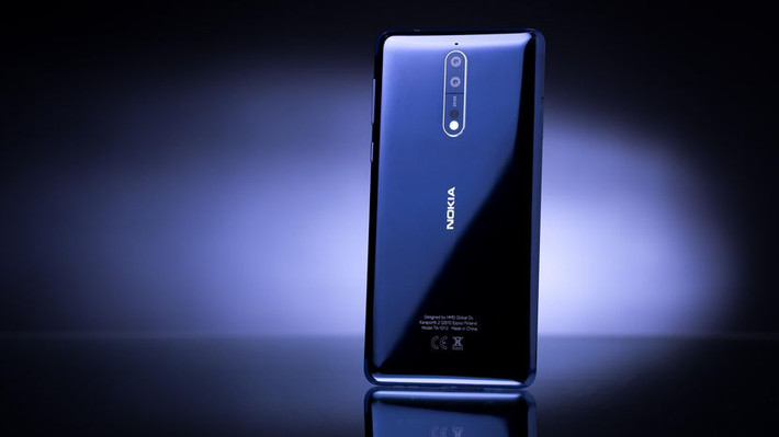 Vi xử lý Qualcomm Snapdragon 835 và RAM 4GB đủ để Nokia 8 có thể đứng ngang hàng với các flagship hiện nay như Galaxy S8, XZ Premium, LG G6 hay HTC U11. Giá bán của Nokia 8 là 669 USD (15.2 triệu đồng). Ảnh: Cnet.