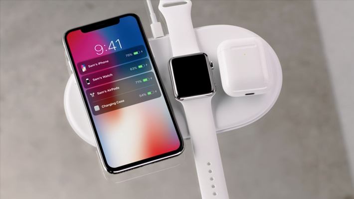 Là smartphone cao cấp mới nhất vừa được ra mắt của Apple, iPhone X đang là tâm điểm chú ý của giới công nghệ toàn cầu. Ảnh: Cnet.
