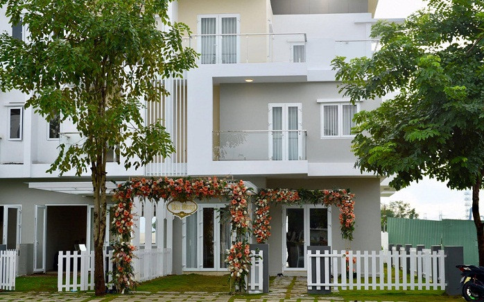 Trước khi lấy chồng, Hoa hậu Thu Thảo sống trong khu biệt thự thuộc quận 9 (TPHCM). Ảnh: Zing.