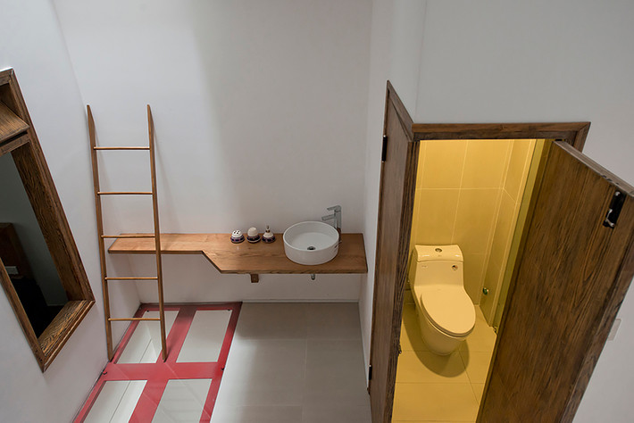 Phòng tắm vừa mộc mạc vừa sang trọng. Nguồn ảnh: Archdaily.