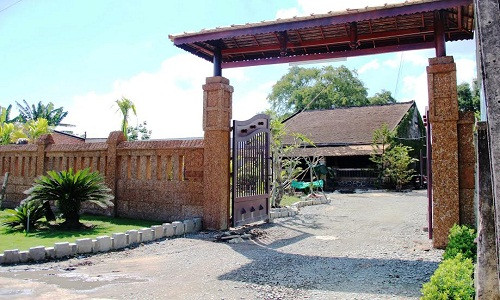 Tọa lạc tại số 39, đường Phan Chu Trinh, khu phố 2, phường 1, TP. Tây Ninh, căn nhà cổ 123 năm được UBND thành phố Tây Ninh trao bằng xếp hạng di tích kiến trúc nghệ thuật cấp tỉnh. Ảnh: Báo Tây Ninh.