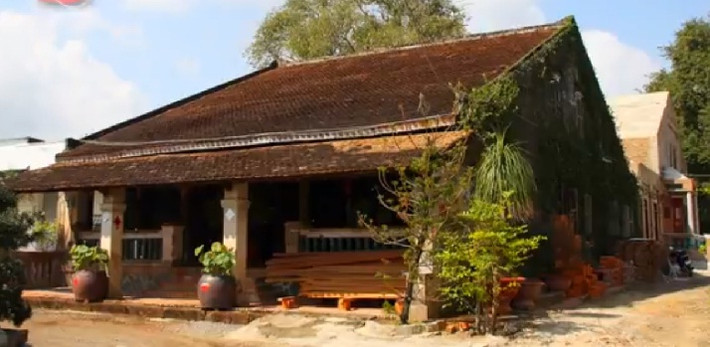 Căn nhà do Đốc Phủ sứ Nguyễn Văn Kiên, là quan lại thời Pháp xây dựng vào năm 1894, với lối kiến trúc độc đáo. Ảnh: Tin Tức Thịnh Hành.