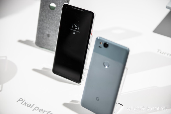 Sau nhiều nguồn tin rò rỉ, Google đã chính thức giới thiệu bộ đôi smartphone mới Google Pixel 2 và Pixel 2 XL vào đêm 4/10 (giờ Việt Nam). Ảnh: Android Central.