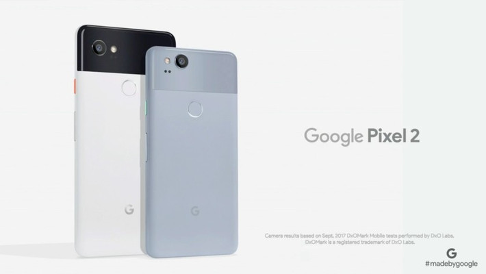 Máy hỗ trợ sạc nhanh và đồng bộ dữ liệu qua cổng USB-C, nhưng không có sạc không dây. Pixel 2 nhỏ sở hữu pin 2.700 mAh Còn pin của Pixel 2 XLlà 3.250 mAh. Ảnh: Android Authority.