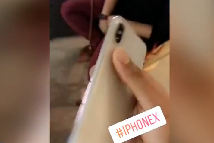 Nhiều người vô cùng bất ngờ vì gần một tháng nữa chiếc iPhone cao cấp nhất của Apple mới lên kệ.