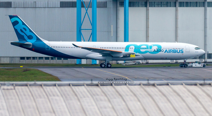 Giám đốc điều hành Airbus - Fabrice Bregier cho biết, Airbus quyết định nâng trọng lượng cất cánh tối đa của A330neo thêm 4% lên mức 251 tấn để nó có thể phục vụ các tuyến đường dài như Kuala Lumpur (Malaysia) – London (Anh). Ảnh: Flickr.