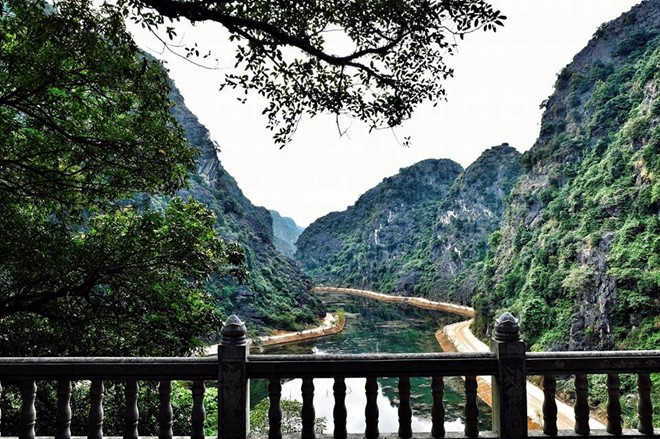 Tương truyền đây là nơi vua Đinh Tiên Hoàng từng nuôi hổ báo, xây pháp trường, đồng thời có ngôi chùa Thái hậu Dương Vân Nga tu hành cuối đời. Ảnh: Phi Ba Ngơ.