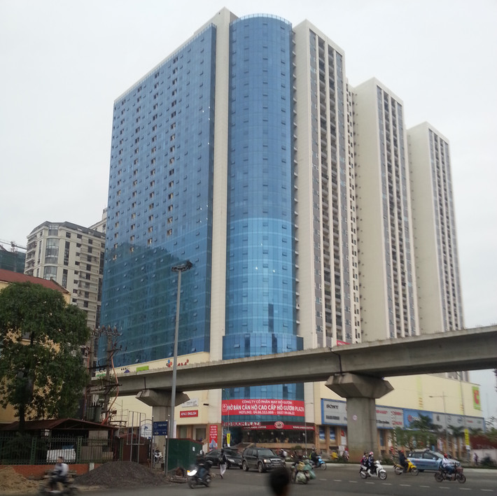 Tòa tháp C theo hồ sơ thiết kế được duyệt là tòa nhà văn phòng cho thuê. Tuy nhiên, chủ đầu tư đã tự ý chuyển đổi trái phép công năng sử dụng của một phần tòa nhà sang xây căn hộ để ở. Hiện mặt trước hướng ra đường Trần Phú của tòa nhà này vẫn để tường kính - kiểu thiết kế thường thấy tại các tòa nhà văn phòng.