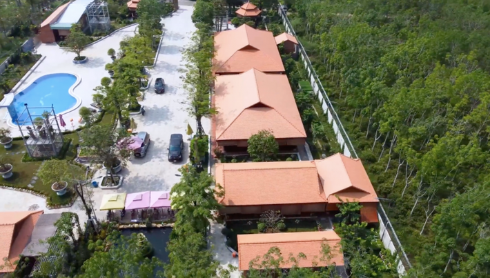 Chủ sở hữu căn biệt thự là anh Nguyễn Tấn Sơn chủ vườn Lan rừng Dầu Tiếng ở Bình Dương. Ảnh: chụp màn hình NhaTo
