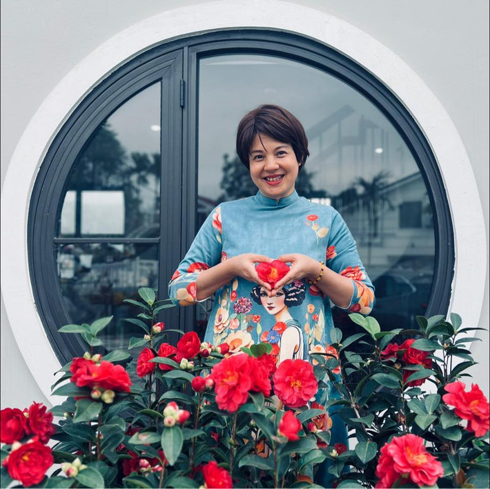 Thời gian gần đây, MC Diễm Quỳnh thường xuyên chia sẻ về một không gian sống ở ngoại ô ngập tràn sắc hoa. Ảnh: FB Dang Diem Quynh