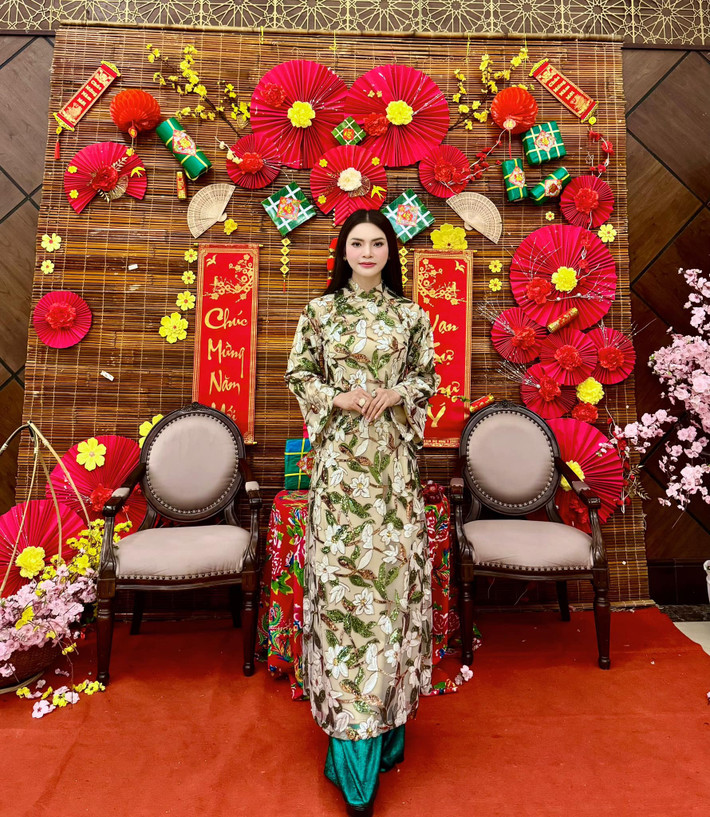 Trước khi lộ thông tin làm lễ ăn hỏi, Phạm Phương Thảo thu hút sự chú ý với khán giả khi là nữ nghệ sĩ trẻ nhất được tặng danh hiệu NSND cao quý đợt 10. Ảnh: FB Phạm Phương Thảo