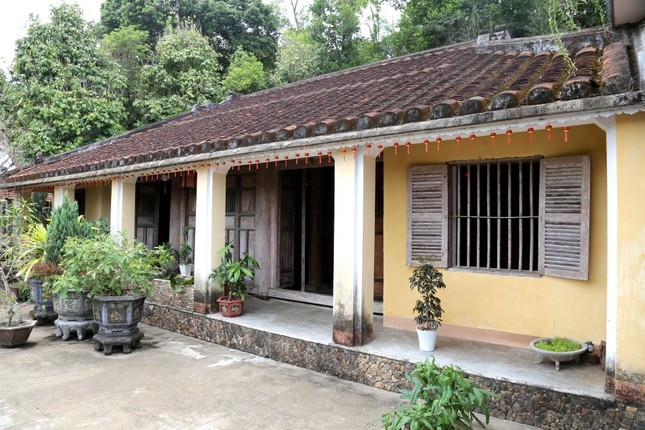 Cách TP Tam Kỳ (Quảng Nam) hơn 30km, làng Lộc Yên nổi tiếng với những ngôi nhà cổ đẹp. Trong đó, phải kể đến ngôi nhà gần 200 năm tuổi của ông Nguyễn Đình Hoan. Ảnh: Tiền phong