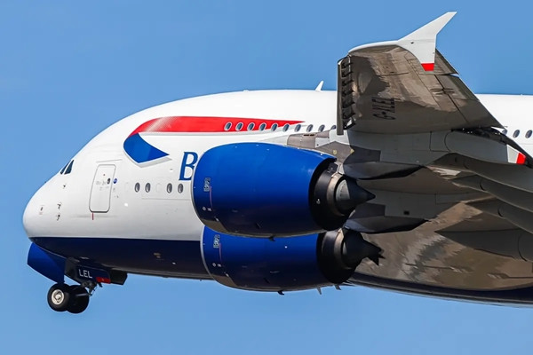 Dù hành khách rất thích sự thoải mái và chuyến bay êm ái của Airbus A380 nhưng hầu như các hãng hàng không đều không thích đầu tư Airbus A380 do những hạn chế tại các sân bay. Ảnh: Aerotime