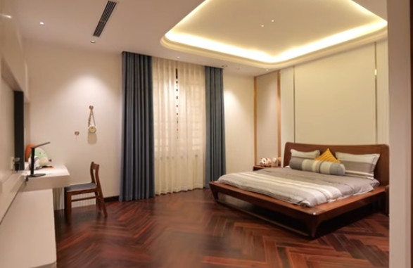 Hai phòng ngủ dành cho con trai và con gái thiết kế thông thoáng, có ban công. Ảnh chụp màn hình