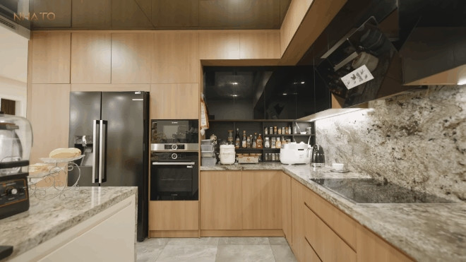 Nhà bếp hiện đại và tinh tế. Ảnh chụp màn hình