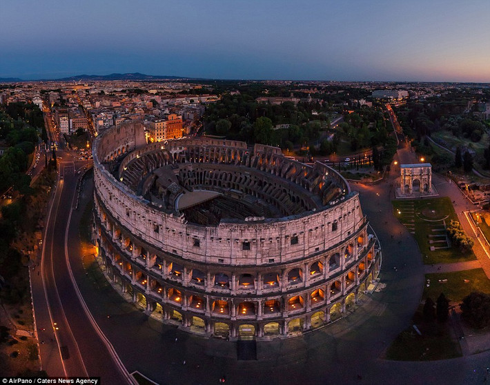 Vẻ hùng vĩ của Đấu trường La Mã ở thành phố Roma, Italia. (Nguồn: Daily Mail)