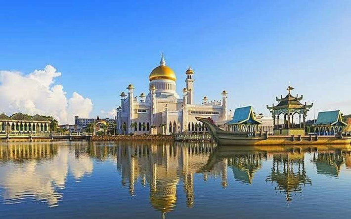 Nhờ đó, Quốc vương Brunei Hassanal Bolkiah có thể sống cuộc sống xa hoa với siêu xe, máy bay riêng... và đặc biệt là cung điện to lớn, dát vàng sang trọng. Ảnh: @rimoliconstrutora/Instagram