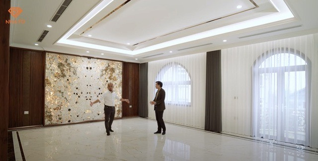 Tầng 3 còn một khoảng trống rộng rãi, phù hợp với những bữa tiệc, những buổi tụ tập gia đình và bạn bè.