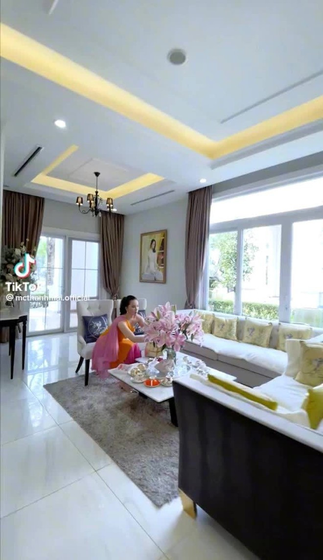 Nội thất trong biệt thự thiết kế sang trọng. Ảnh: Tiktok