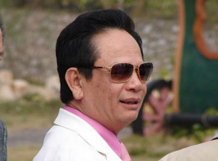 Khi Quảng Ninh chịu ảnh hưởng nặng nề bởi bão lũ năm 2015, đại gia Đào Hồng Tuyển quyết định bán siêu xe Rolls-Royce Phantom, cũng như quyên góp thêm 2 tỷ đồng tiền mặt, để ủng hộ quê nhà. Ảnh: Internet