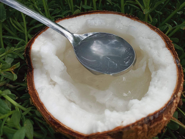 Do số lượng ít nên dừa sáp thường xuyên trong tình trạng "cháy hàng". Nhiều khách phải đợi đến vài ngày mới có. Ảnh: Facebook