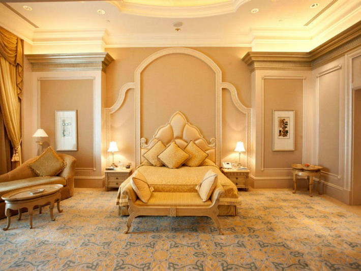 Emirates Palace có 16 dãy phòng hoàng gia nằm trên tầng 6 và 7 chuyên phục vụ các nguyên thủ quốc gia.