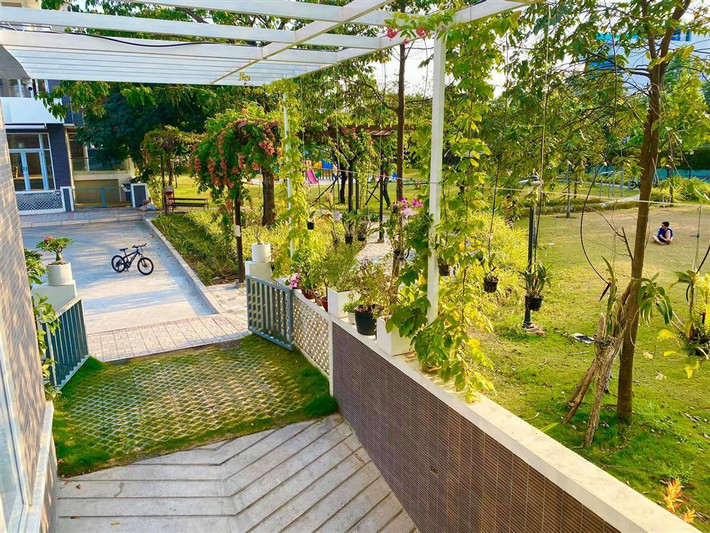 Ngoài không gian sinh hoạt chung và 5 phòng ngủ, biệt thự của NSƯT Trịnh Kim Chi còn không gian sân vườn thoáng đãng.