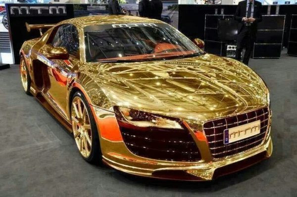 Nhiều đại gia ở Dubai còn phủ kín vàng 999 lên siêu xe để thể hiện sự giàu có của mình. Ảnh: Getty