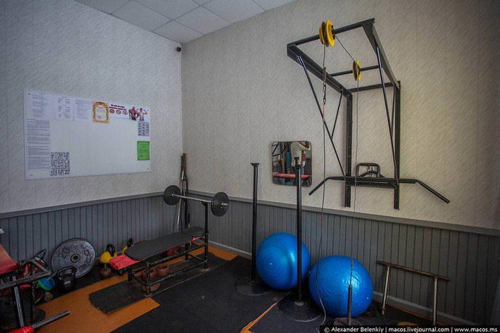 Những người địa phương yêu thích tập gym đã đầu tư tiền mở phòng tập này và không thu phí.