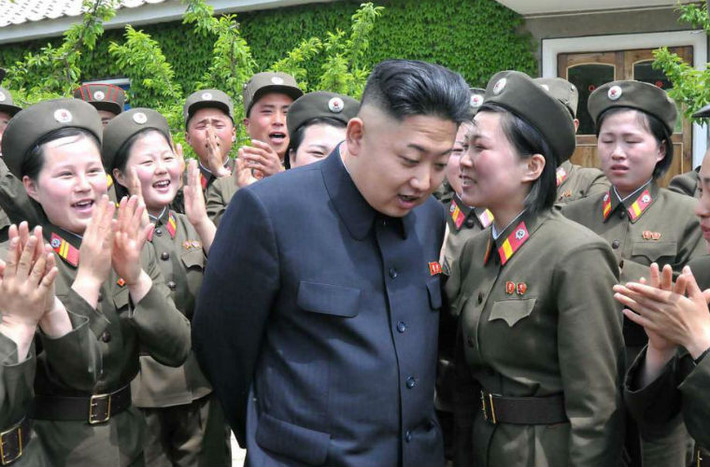 Ông Kim Jong-un trong chuyến thăm tới một tiền đồn ở núi Osung ngày 28/12/2013.