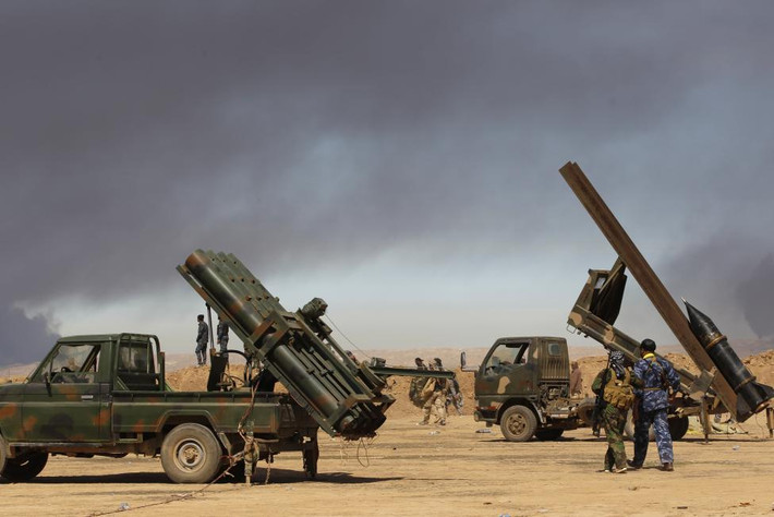 Binh sĩ dòng Shi'ite và Lực lượng an ninh Iraq tiến vào thị trấn Tal Ksaiba ngày 7/3/2015.