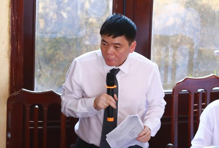 Trước đó, vị luật sư này còn gây tranh cãi với phát ngôn: "Các văn bản ban hành trước đây liên quan đến đất đai ở Vườn rau Lộc Hưng chỉ là tờ giấy lộn....". Phát biểu trên diễn ra sau khi chính quyền TP HCM cung cấp ra nhiều văn bản pháp lý không chỉ của TP HCM mà của Bộ Tài nguyên & Môi trường về việc giao khu đất mà dân Lộc Hưng chiếm dụng trái phép cho Bưu điện TP HCM từ năm 1991".