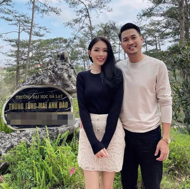 Cách đây ít ngày, thiếu gia nhà tỷ phú Johnathan Hạnh Nguyễn - Phillip Nguyễn và Linh Rin check-in ở Đà Lạt khiến dân mạng nghi rằng họ đến đây là đi chụp ảnh cưới.