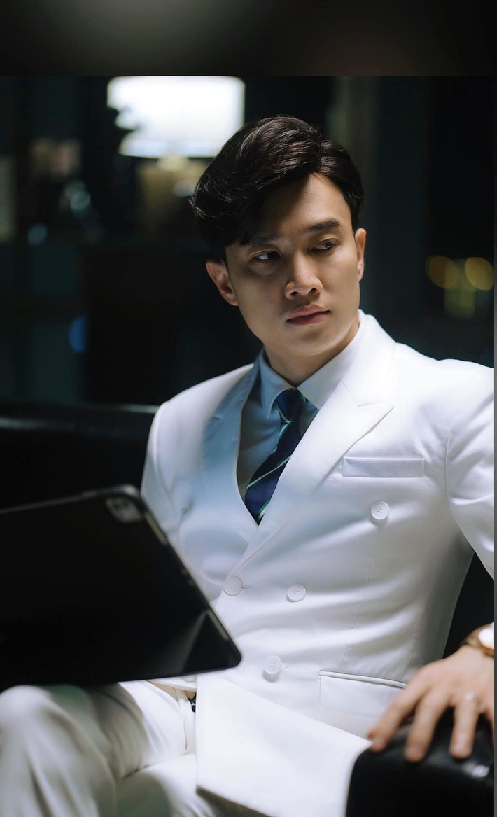 Ngoài công việc diễn xuất, từ khi trở thành diễn viên được săn đón, Quốc Trường còn nhận được nhiều lời mời đóng quảng cáo. Ảnh: FBNV