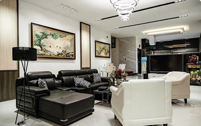 Diện tích căn biệt thự này khoảng hơn 700m2 và có giá trị lên đến 25 tỷ đồng. Nam diễn viên còn chi thêm 10 tỷ đồng để mua sắm nội thất. Ảnh: FBNV
