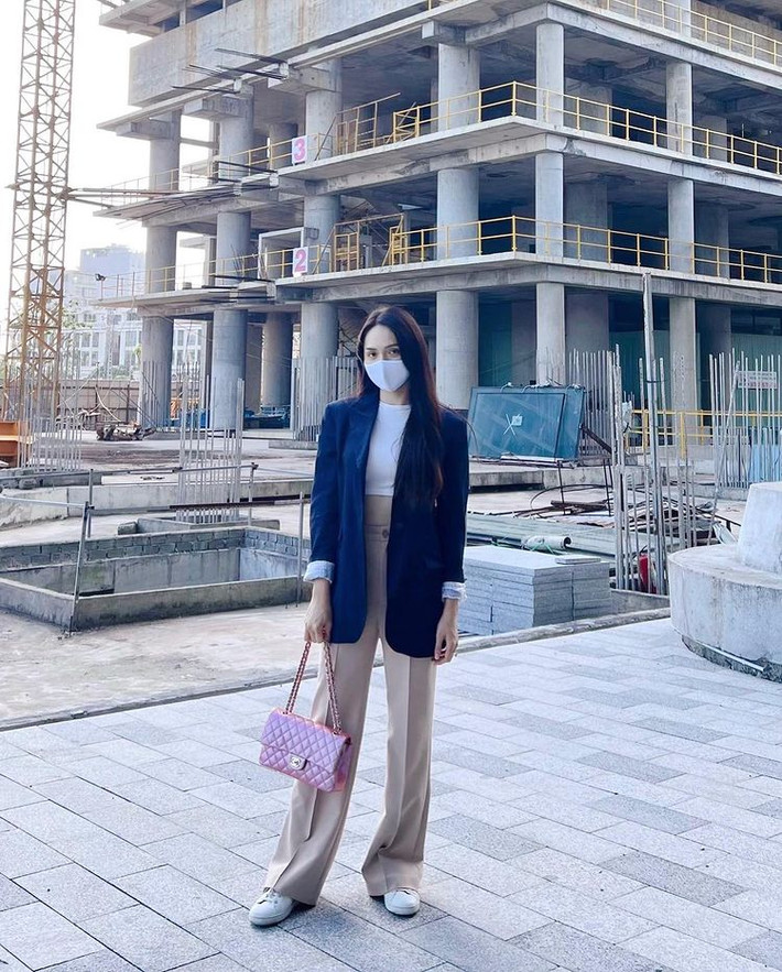Theo thông tin về giá bất động sản nhà đất, căn hộ ở đây có giá từ 3,3 tỷ đồng. Ảnh: FBNV