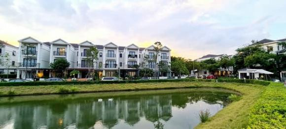 Căn biệt thự toạ lạc tại khu Nhà Bè cách khá xa thành phố. Ảnh: Công lý & xã hội