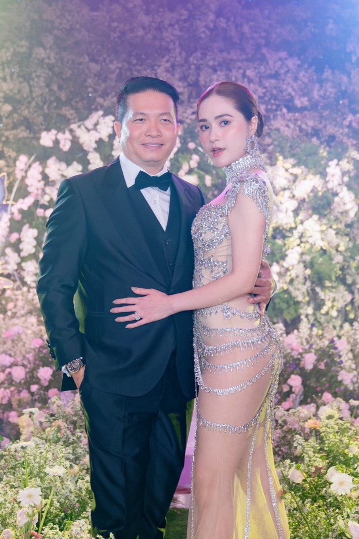 Ngoài ra, để sinh nhật thêm ý nghĩa, cô quyết định trích 500 triệu đồng vào quỹ từ thiện mang tên 2 con gái để giúp đỡ những hoàn cảnh khó khăn. Ảnh: Đoàn Di Băng