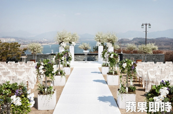 Có một lối duy nhất dẫn vào biệt thự nên chỉ những người quen được mời mới có thể tiếp cận khu vực này. Ảnh: Kbizoom