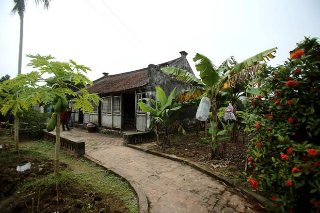 Tồn tại hơn 100 năm, ngôi nhà Bá Kiến nhuộm màu thời gian và vẫn giữ được nét cổ kính, trở thành một “báu vật” của làng Vũ Đại. Ảnh: Cand